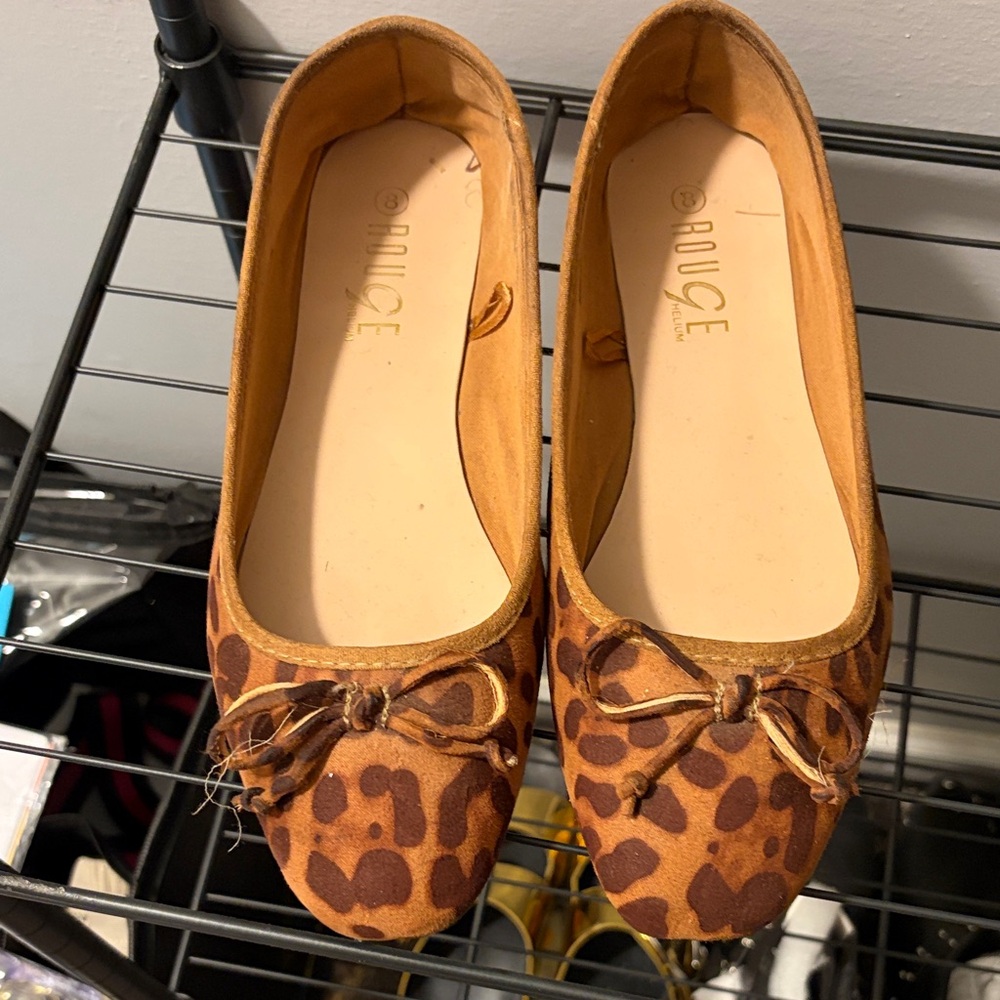 Brown Leopard Print Women's Flats. Size 8.